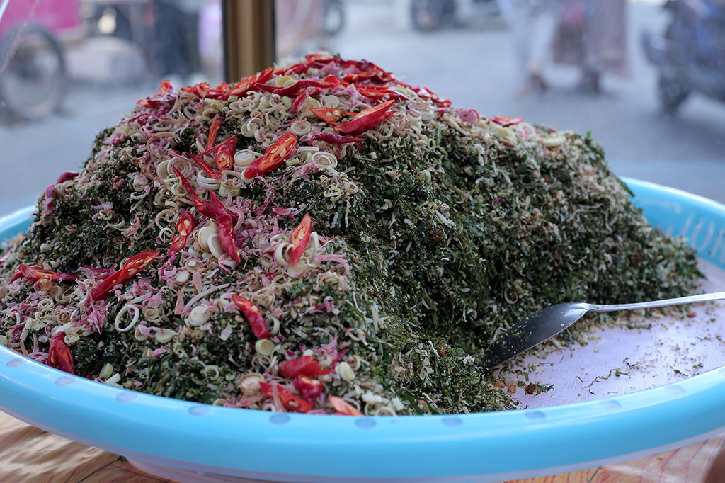 Di bulan Ramadan, sambai oen peugaga menjadi hidangan yang sangat dicari oleh masyarakat Aceh. Banyak yang menganggapnya sebagai hidangan yang wajib ada di meja berbuka puasa, karena selain lezat, juga dianggap memberikan kesehatan bagi yang memakannya.