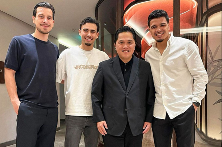 Kedua pemain yang memperkuat klub Belanda SC Heerenveen dan Fortuna Sittard itu berkesempatan  mencatatkan debutnya pada laga kedua melawan Vietnam pada 26 Maret di Stadion My Dinh, Hanoi apabila persyaratan yang keduanya butuhkan seperti mendapatkan Kartu Tanda Penduduk (KTP), Paspor, dan perpindahan federasi dari KNVB ke PSSI, dapat didapatkan secepatnya.