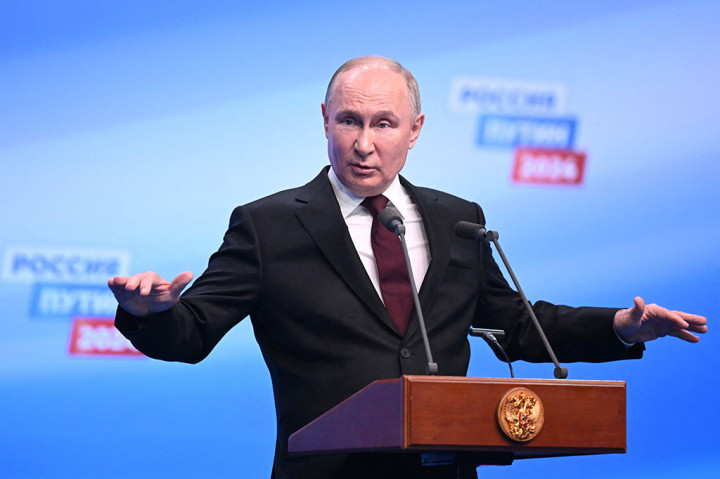 Petahana Vladimir Putin menang telak dalam pemilihan presiden di Rusia dengan perolehan 87,28 persen suara, setelah memproses 100 persen surat suara, demikian menurut data terbaru dari Komisi Pemilihan Umum Pusat Rusia (CEC) pada Senin, 18 Maret 2024.