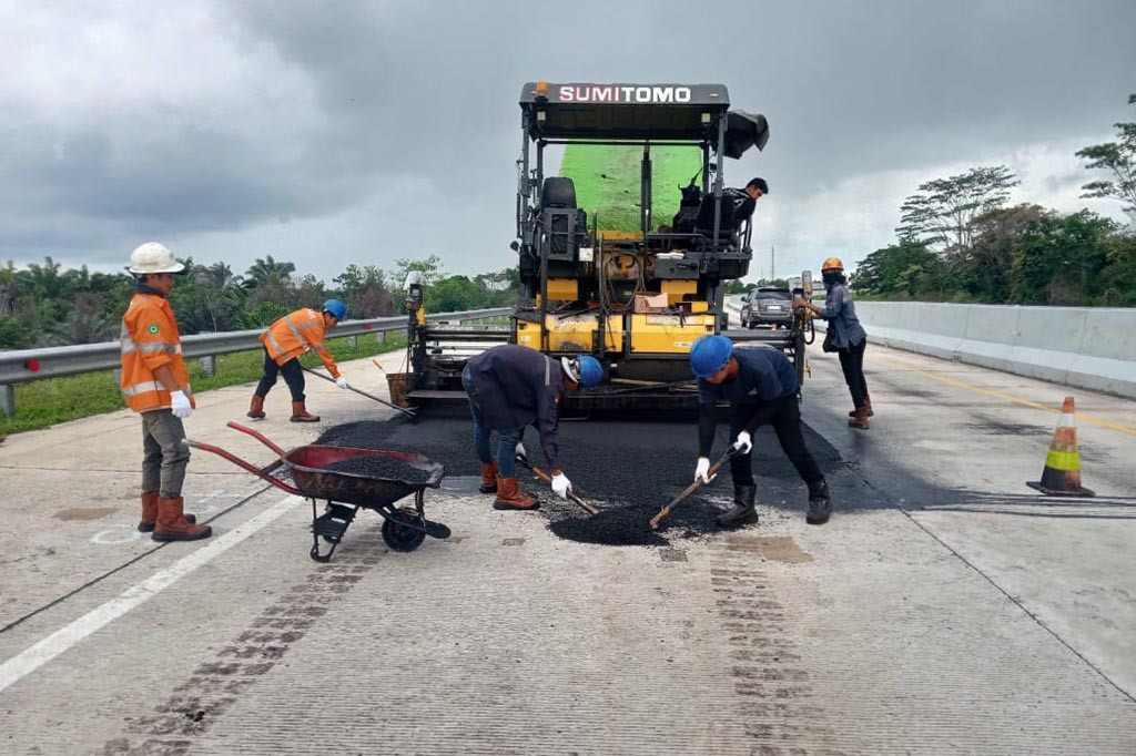 Tjahjo menjelaskan pemilihan metode pemeliharaan dengan beton rigid ataupun dengan flexible pavement disesuaikan terhadap perkerasan existing dari jalan tol, sehingga pengguna jalan tol dapat merasakan kualitas jalan tol yang semakin nyaman.