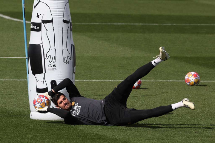 Kiper Real Madrid Thibaut Courtois kembali dibekap cedera pada Selasa, yakni cedera lutut kanan saat sedang menjalani latihan.