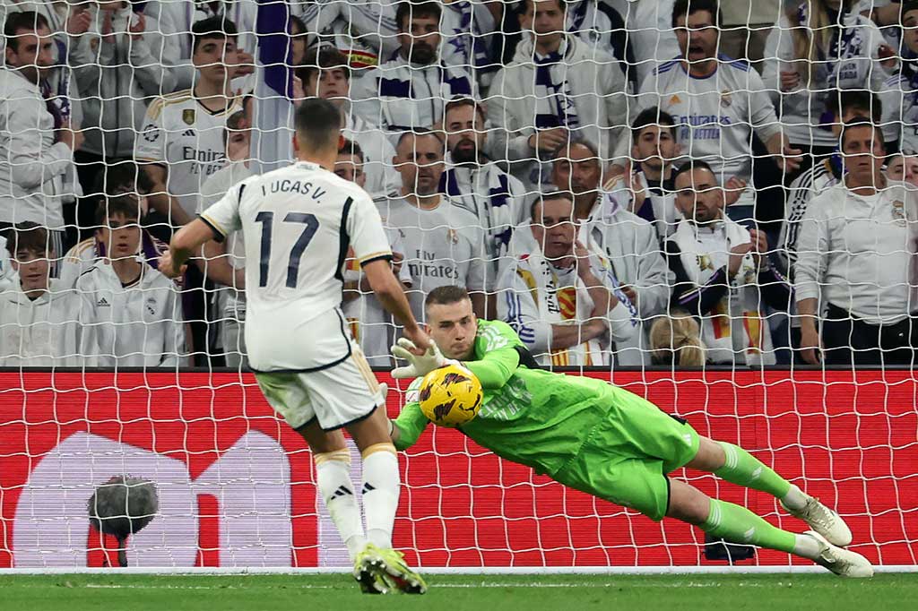 Andriy Lunin yang berasal dari Ukraina telah mendapat kepercayaan pelatih Carlo Ancelotti untuk mengisi posisi kiper utama dalam beberapa bulan terakhir. Ia berhasil menyisihkan Kepa Arizzabalaga yang dipinjam dari Chelsea.