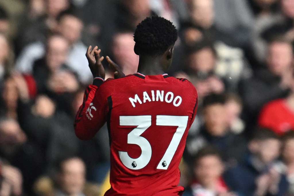 Pemain muda Manchester United Kobbie Mainoo mendapat panggilan untuk memperkuat timnas Inggris untuk pertama kalinya, untuk agenda pertandingan persahabatan mendatang melawan Brasil dan Belgia.