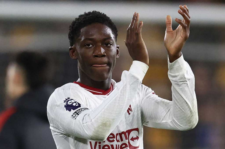 Mainoo bergabung ke United sejak berusia sembilan tahun, dan melakukan debutnya pada pertandingan Piala Liga melawan Charlton pada 2023. Ia pertama kali tampil sebagai pemain inti United saat mereka melawan Everton pada November tahun lalu, dan mengemas gol debutnya saat menang atas Newport di ajang Piala FA Januari silam.