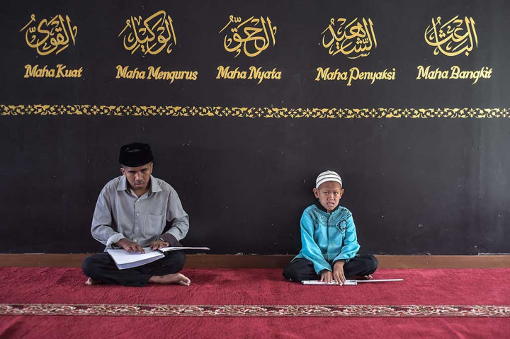 Salah satu santri Azla Azwani, 20, asal Kabupaten Muna, Sulawesi Tenggara bercita-cita menjadi hafiz Quran perlahan diupayakannya. Kini dia sudah berhasil hafal 4 juz. 