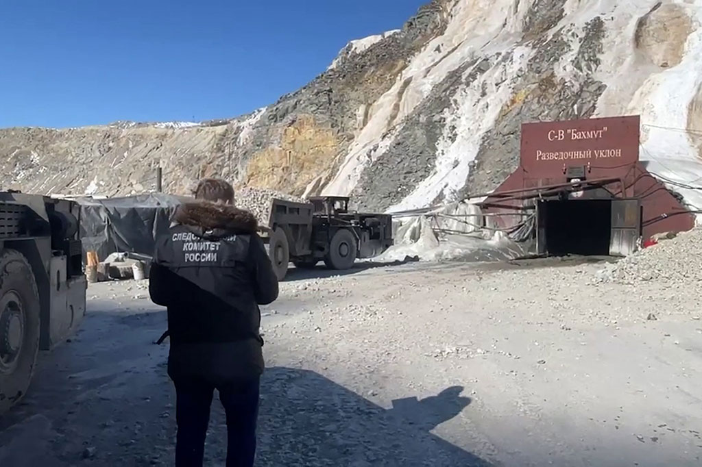 Juru bicara Kremlin Dmitry Peskov mengatakan bahwa Presiden Vladimir Putin telah memerintahkan semua tindakan yang diperlukan untuk menyelamatkan para penambang.