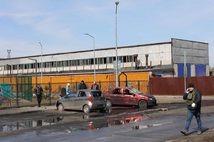 Di Moskow, Putin berjanji untuk memulihkan keamanan di wilayah perbatasan Rusia dan mengatakan kemenangannya yang tak terelakkan dalam pemilihan presiden akhir pekan lalu merupakan “permulaan” kemenangan di Ukraina.