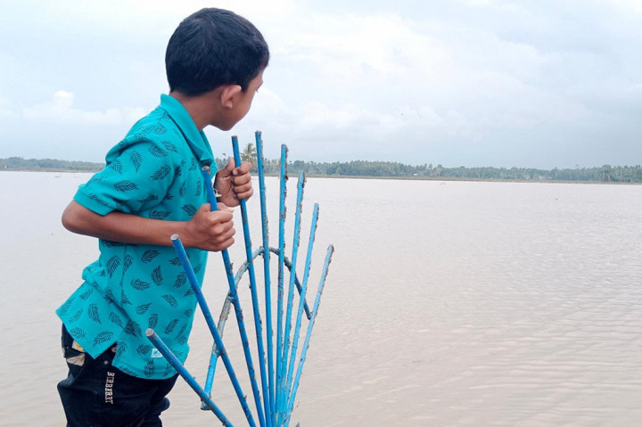 Apalagi di musim panen padi rendengan bulan lalu banyak lahan sawah terserang hama wereng cokelat dan penyakit kresek. Itu sebabnya sebagian petani, hasil panen padi mereka menurun berkisar 30 hingga 40 persen dari biasanya.