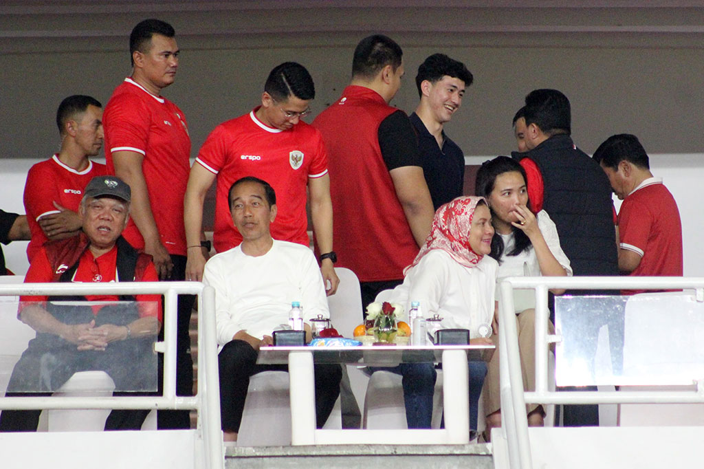 Jokowi menyebut kemenangan Timnas Indonesia atas Vietnam 1-0 menjadi modal besar Indonesia dalam laga tandang di Vietnam 26 Maret 2024. 