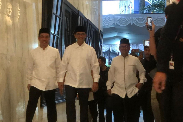 Calon presiden nomor urut 1 Anies Baswedan tiba di NasDem Tower, Jakarta Pusat, Jumat, 22 Maret 2024 petang. Kedatangan Anies hendak berbuka puasa bersama (bukber).