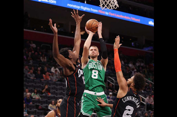 Performa impresif dari center Pistons, James Wiseman yang mencetak 24 poin, sembilan rebound, dan empat assits masih sulit untuk menggoyahkan dominasi permainan Celtics yang dimulai sejak kuarter kedua pertandingan.