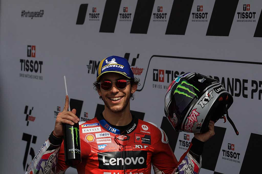 Pembalap Italia Enea Bastianini merebut pole position untuk pertama kalinya di atas Ducati, Sabtu, 23 Maret 2024, setelah meraih waktu tercepat di kualifikasi MotoGP Portugal.