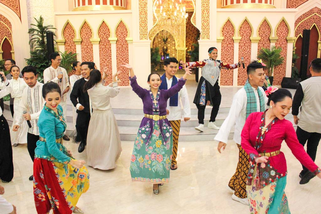 Tahun ini, TAMAN Kembali dilaksanakan di Senayan City, salah satu destinasi belanja unggulan masyarakat Jakarta. Pada saat TAMAN berlangsung, Senayan City tengah menggelar beragam kegiatan spesial Ramadan, seperti Iftar Week, Sacred Offers dengan diskon belanja sampai 70%, hingga Ramadan Restaurant Week yang didukung oleh tenant makanan & minuman di Senayan City. Setelah menikmati sajian hiburan dari Abang None Jakarta, para pengunjung dapat berbuka puasa di restoran favorit mereka. 