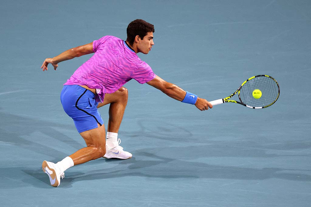 Memulai upayanya untuk menyelesaikan 'Sunshine Double' setelah merebut gelar BNP Paribas Open di Indian Wells Minggu lalu, petenis berusia 20 tahun itu beberapa kali melakukan serangan percaya diri dan agresif dalam pengembalian servis kedua, dan melancarkan pukulan forehand untuk mematahkan servis pada gim pertama set kedua.