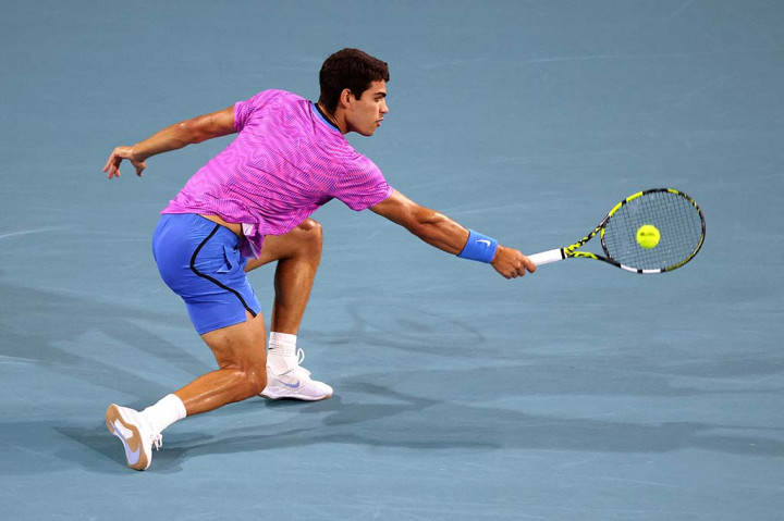 Memulai upayanya untuk menyelesaikan 'Sunshine Double' setelah merebut gelar BNP Paribas Open di Indian Wells Minggu lalu, petenis berusia 20 tahun itu beberapa kali melakukan serangan percaya diri dan agresif dalam pengembalian servis kedua, dan melancarkan pukulan forehand untuk mematahkan servis pada gim pertama set kedua.