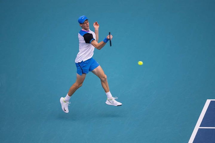 Unggulan kedua itu memastikan penantiannya tidak sia-sia ketika ia mengalahkan Andrea Vavassori 6-3, 6-4.