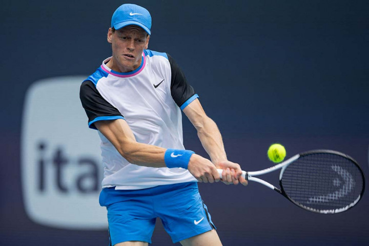 Tiba di Miami setelah Carlos Alcaraz mengakhiri 16 kemenangannya pada musim 2024 di semifinal Indian Wells, Sinner menyelesaikan kemenangan 80 menit melawan rekan senegaranya itu untuk mencapai babak ketiga.