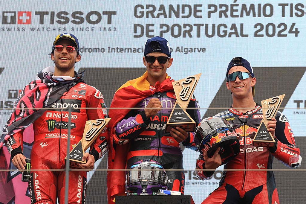 Bastianini, yang berada di pabrikan Ducati, start dari pole tetapi Martin, yang berada di posisi ketiga saat lampu padam, dengan cepat memimpin dengan Pramac Ducati-nya memasuki tikungan pertama dan mendominasi balapan.