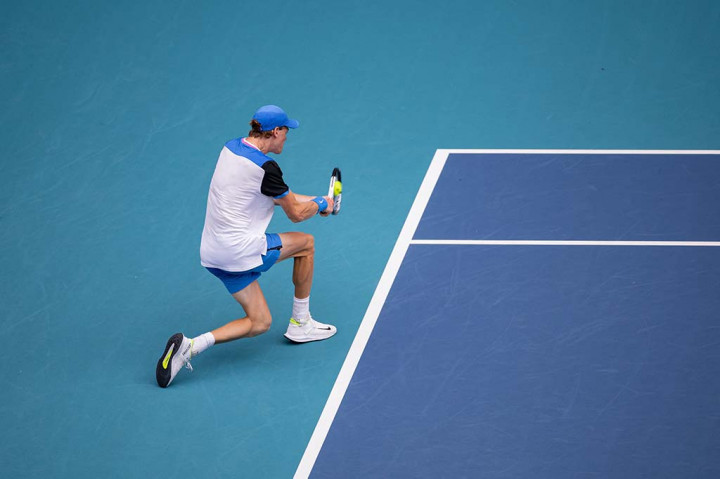 Sinner keluar untuk bertarung dan merebut set kedua sebelum benar-benar mendominasi set ketiga untuk mengamankan tempatnya di babak 16 besar.