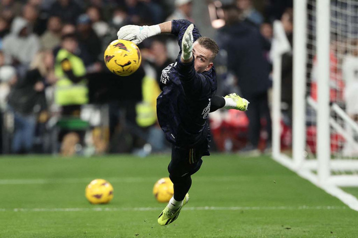 Lunin menikmati musim 2023/2024 yang luar biasa bersama Los Blancos karena mampu mencatatkan 10 clean sheets dan hanya kebobolan 19 gol dalam 23 penampilan sejauh ini (semua kompetisi).