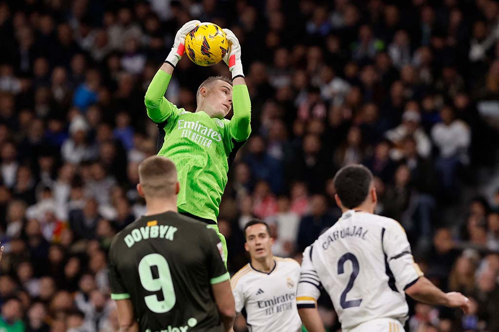 Kabarnya, Madrid bakal memberi kontrak baru untuk Lunin dalam beberapa bulan kemudian. Kemudian, Lunin pun disebut terbuka untuk memperpanjang masa bakti di Santiago Bernabeu.