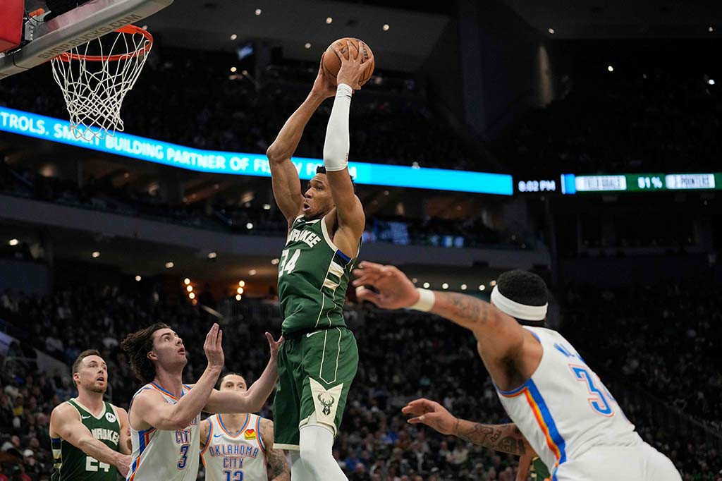 Pertahanan Bucks begitu solid sehingga bisa menekan Thunder hanya mencapai akurasi tembakan 37,1 persen, 33 dari 89. Bintang OKC Shai Gilgeous-Alexander yang merupakan pencetak poin tertinggi kedua NBA musim ini pun bisa ditahan hanya mencetak 12 angka.