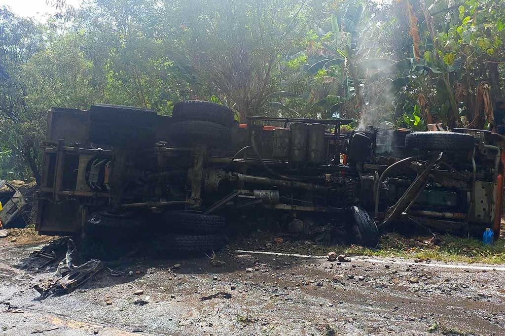 Tiga belas jenazah ditemukan di lokasi kejadian, kata petugas pemadam kebakaran Samuel Lumayon kepada AFP, namun dia memperingatkan jumlah korban tewas bisa bertambah setelah sejumlah orang yang terluka parah dibawa ke rumah sakit.