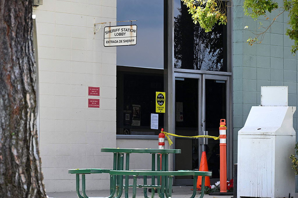Seorang gadis remaja menembak dirinya sendiri dengan pistol milik deputi di lobi kantor sheriff di California, Amerika Serikat, Minggu, 24 Maret 2024 waktu setempat.