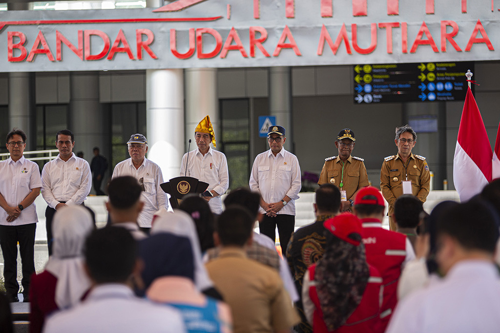 Presiden mengaku, kerusakan yang dialami Bandara Mutiara Sis Aljufi pasca gempabumi itu cukup berat. Di mana, selain kerusakan di bagian runway, juga mengalami kerusakan di bagian terminal.