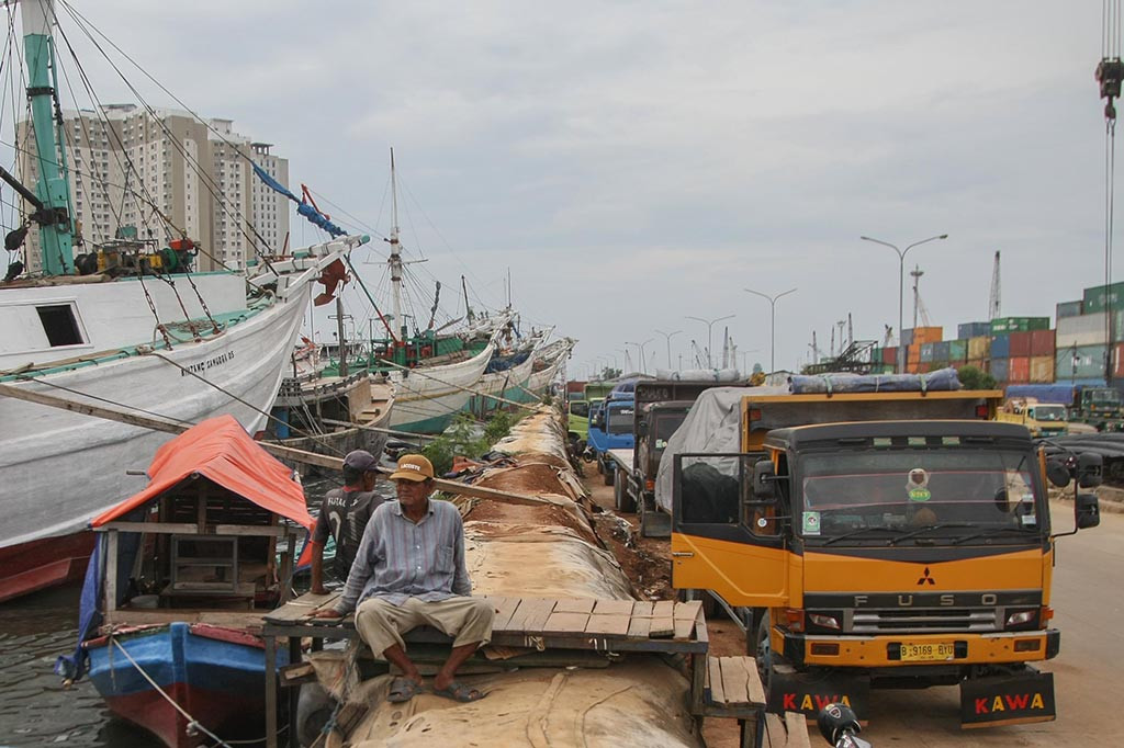 Menurut salah satu nakhoda kapal, aktivitas bongkar muat barang meningkat signifikan pada pertengan Ramadan. Hampir setiap hari sebanyak 40 kapal pinisi melakukan bongkar muat barang. 