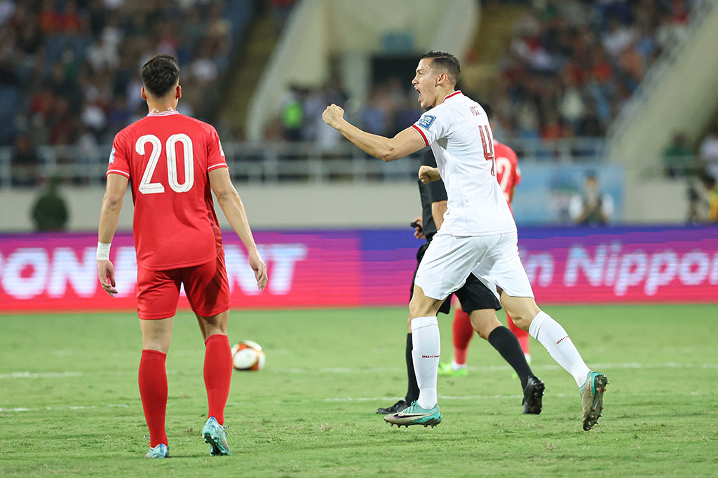 Gol pertama timnas Garuda tercipta pada menit ke-9. Gol berawal saat Thom Haye lewat kaki kanan andalannya, memberikan assist untuk menjadi gol lewat bek Venezia yang tampil solid melawan Vietnam Kamis, 21 Maret lalu, Jay Idzes.