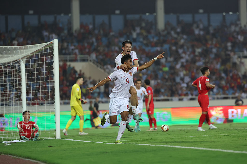 Kemenangan Indonesia semakin lengkap setelah pemain pengganti Ramadhan Sananta mencatatkan namanya ke papan skor pada menit ke-90+8 untuk membuat dejavu kemenangan terakhir yang diciptakan Merah Putih 20 tahun lalu dengan skor yang sama di babak penyisihan grup Piala Tiger 2004 (Piala AFF).