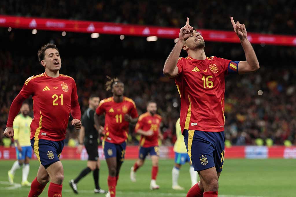 Wasit menghadiahi Spanyol penalti di menit-menit akhir waktu normal, menyusul pelanggaran Beraldo terhadap Dani Carvajal saat menyambut umpan silang. Rodri kembali mengambil tendangan penalti Spanyol, lalu mengecoh Bento. Spanyol 3-2 Brasil.