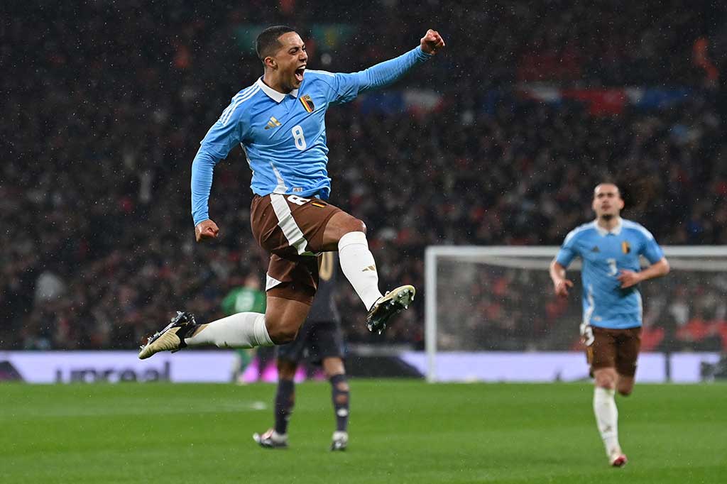 Youri Tielemans membuka keunggulan Belgia pada menit ke-11. Kesalahan Jordan Pickford membuang bola dimanfaatkan Tielemans yang dengan tenang menceploskan bola dari jarak dekat.