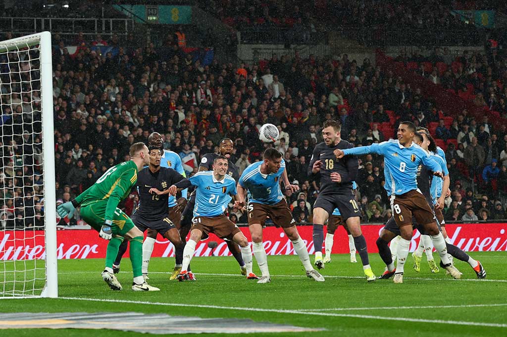 Inggris sempat berbalik unggul pada menit ke-27 lewat Jarrod Bowen setelah menyundul bola di depan gawang. Namun, VAR menganulir gol tersebut karena Bowen dalam posisi offside.