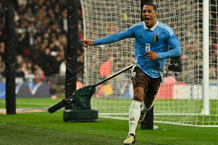 Belgia menutup babak pertama dengan keunggulan 2-1 berkat gol kedua Tielemans. Diawali umpan trivela Lukaku dari sisi kanan, bola mengarah ke tiang jauh dan Tielemans berhasil ditanduk masuk ke gawang Pickford.