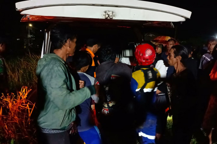 Ketua FK Taruna Siaga Bencana (Tagana) Kabupaten Tasikmalaya, Jembar Adisetya mengatakan, pihaknya menerima laporan ada dua orang pekerja tengah melakukan proses pemasangan dan perbaikan buis beton sumur pabrik penggergajian kayu milik Uus. Namun, keduanya diduga telah menghirup gas beracun di dalam sumur dan langsung tenggelam.