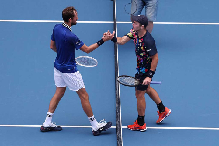Juara Miami Open 2023 Daniil Medvedev tampil solid di babak keempat, Rabu, 27 Maret 2024 WIB, di ajang ATP Masters 1000 di mana ia mengatasi perlawanan Dominik Koepfer dan menang dua set langsung dengan skor 7-6(5), 6-0.