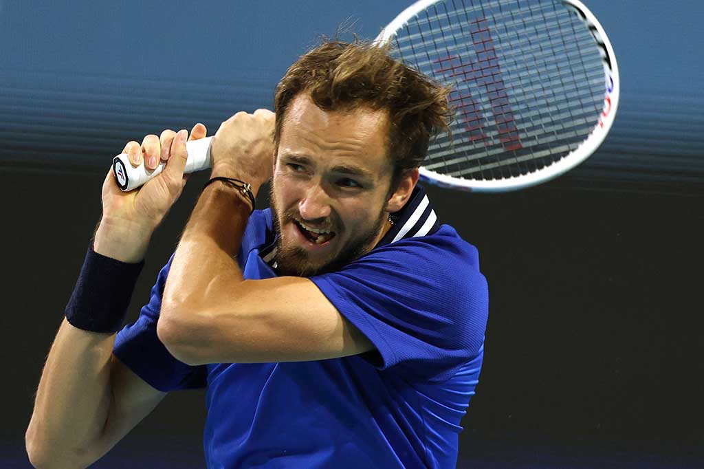 Dia memanfaatkan serangkaian kesalahan forehand yang dilakukan petenis Jerman itu pada set kedua, dan peringkat empat dunia itu kini akan bersiap untuk pertandingan perempat final melawan unggulan ke-22 Nicolas Jarry.