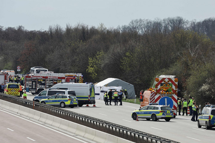Bus itu milik perusahaan perjalanan Jerman Flixbus dan sedang dalam perjalanan dari Berlin ke Zurich, kata Flixbus dalam sebuah pernyataan.
