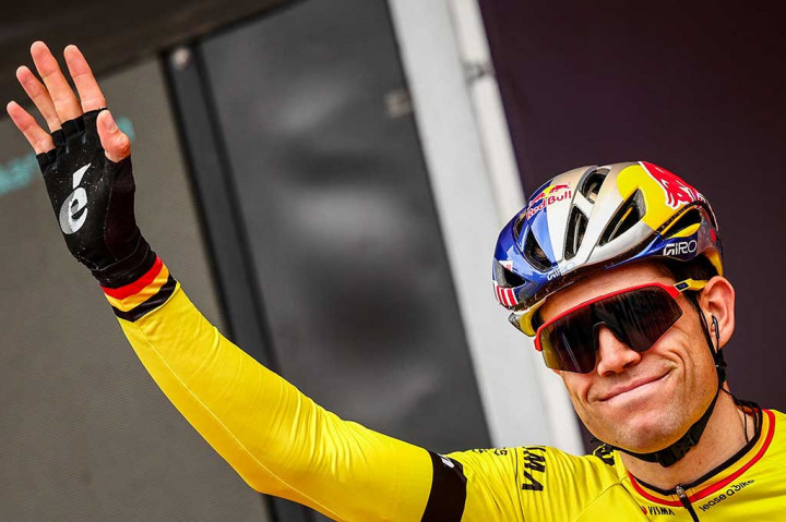 Pembalap sepeda Belgia Wout van Aert mengalami cedera patah tulang selangka dan sejumlah tulang rusuk saat terjatuh dalam kecepatan tinggi, ketika mengikuti ajang Around Flanders, Rabu, 27 Maret 2024.
