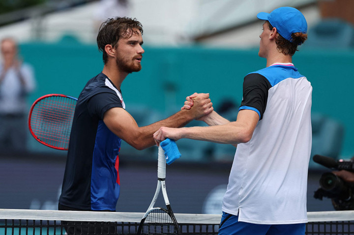 Petenis Italia itu menampilkan permainan yang cemerlang untuk mengalahkan petenis Ceko Tomas Machac dengan skor 6-4, 6-2, setelah mengkonversi empat dari 11 peluang break dalam 91 menit.