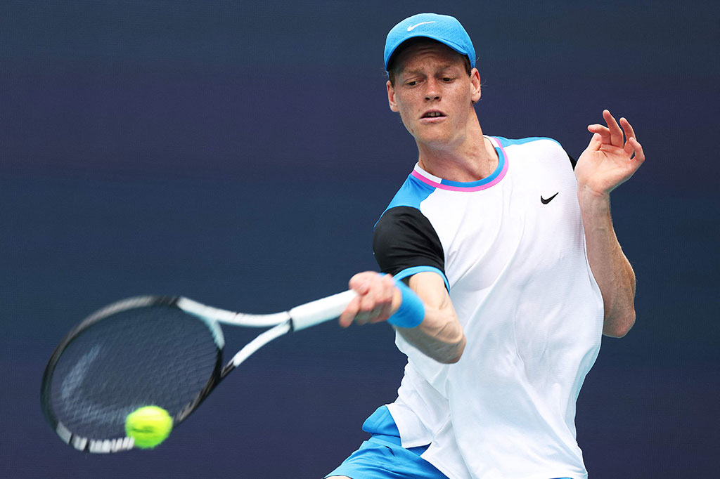 Sinner, yang sudah dua kali mencapai final di Miami pada 2021 dan 2023, lolos ke empat besar untuk ketiga kalinya. Mengincar gelar ATP Masters 1000 keduanya, petenis peringkat tiga dunia itu memiliki catatan menang kalah musim ini 20-1, dengan gelar di Australian Open dan di Rotterdam.