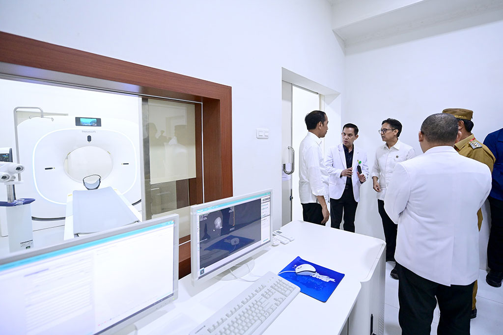 Peningkatan fasilitas kesehatan tersebut juga diharapkan mampu meminimalisasi rujukan ke kota/kabupaten lain apabila ada kasus gawat darurat. 