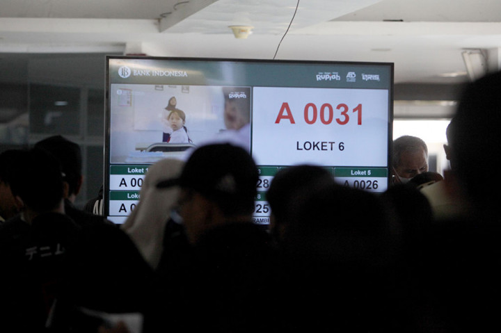 Berdasarkan historis dari kegiatan layanan penukaran rupiah di tahun-tahun sebelumnya, rata-rata 40-50 orang dilayani secara langsung atau go show di tempat layanan penukaran rupiah karena belum mendaftar di Aplikasi Pintar. Namun, masyarakat yang mendaftar di Aplikasi Pintar tetap akan diprioritaskan.