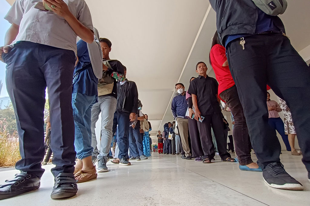 Marlison mengatakan tiap orang hanya bisa menukar untuk maksimal satu paket senilai Rp4 juta rupiah per hari. Mereka terlebih dahulu mendaftar di Aplikasi Pintar dan membawa kartu identitas untuk proses verifikasi pada saat penukaran rupiah. Nilai paket tersebut telah ditambah dari sebelumnya Rp3,8 juta pada tahun lalu.