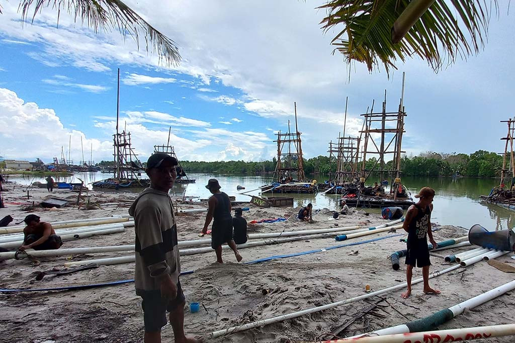 Seperti aktifitas tambang timah ilegal di kolong buntuk Nangnung, Sungailiat Bangka. Beruntung kegiatan penambangan itu mendapat penolakan keras dari warga kendati sudah sempat beroperasi selama satu bulan.