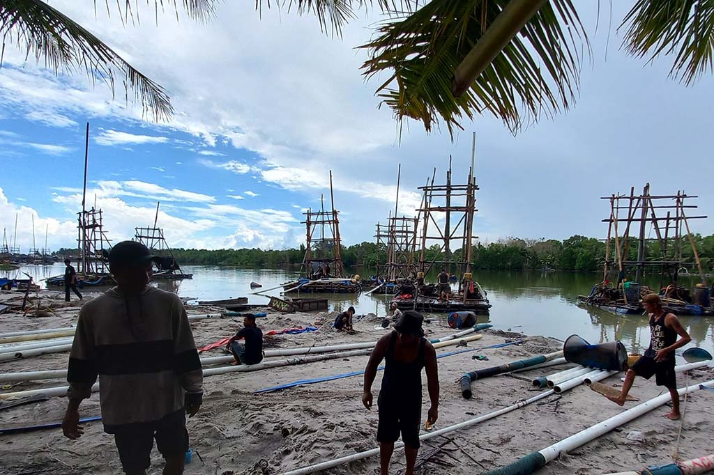 Aktifitas penambangan pasir timah secara ilegal kian marak di Provinsi Bangka Belitung (Babel). Kendati bos bos timah sudah dipenjara.