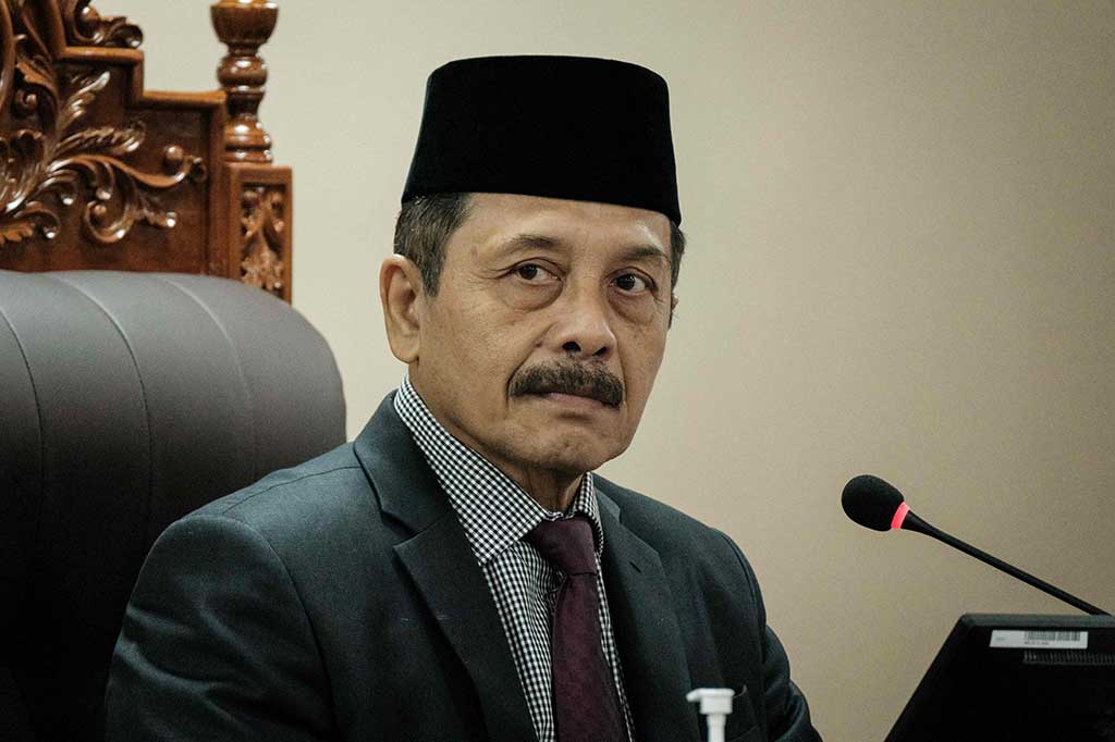 Atas putusan tersebut, Anwar Usman dijatuhi hukuman berupa sanksi teguran tertulis oleh MKMK.