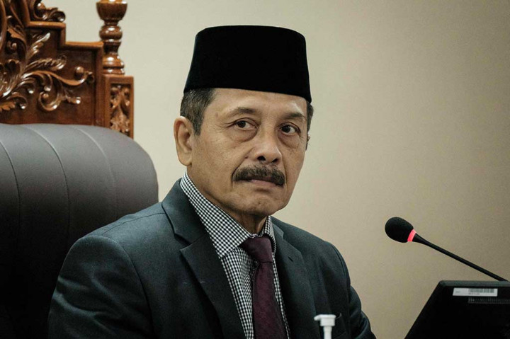 Atas putusan tersebut, Anwar Usman dijatuhi hukuman berupa sanksi teguran tertulis oleh MKMK.